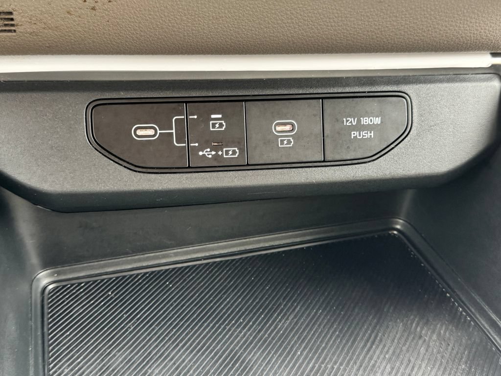 Used 2025 Kia Carnival FWD image 23