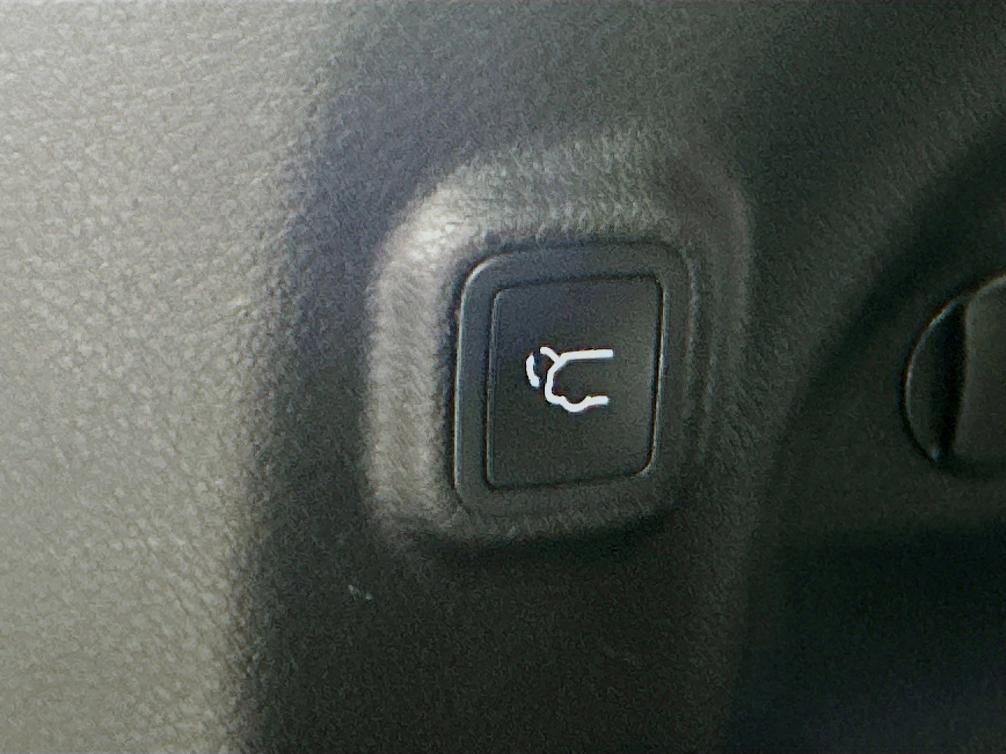 Used 2019 Jeep Cherokee Limited image 30