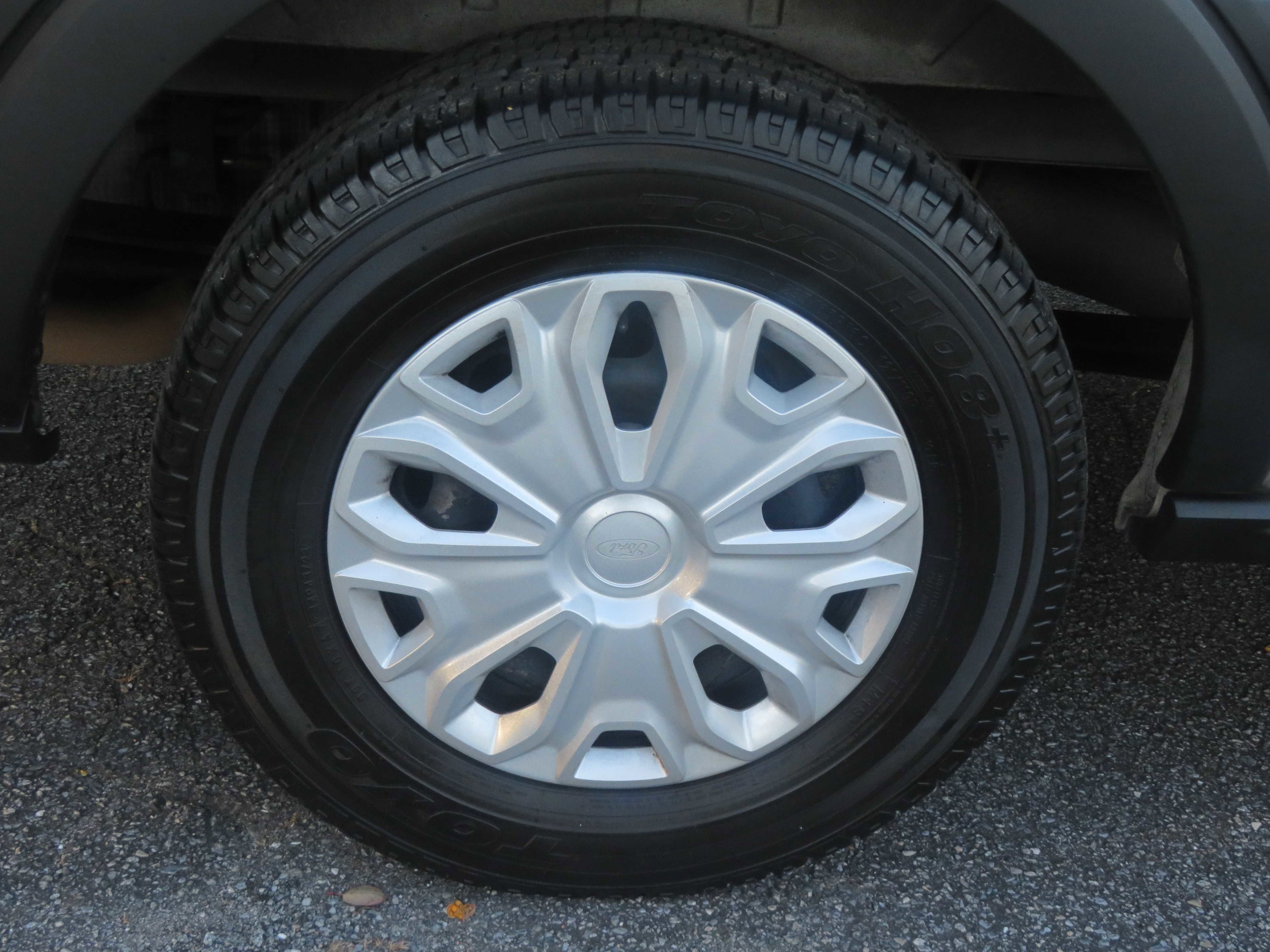 Used 2018 Ford Transit 150 XLT image 9