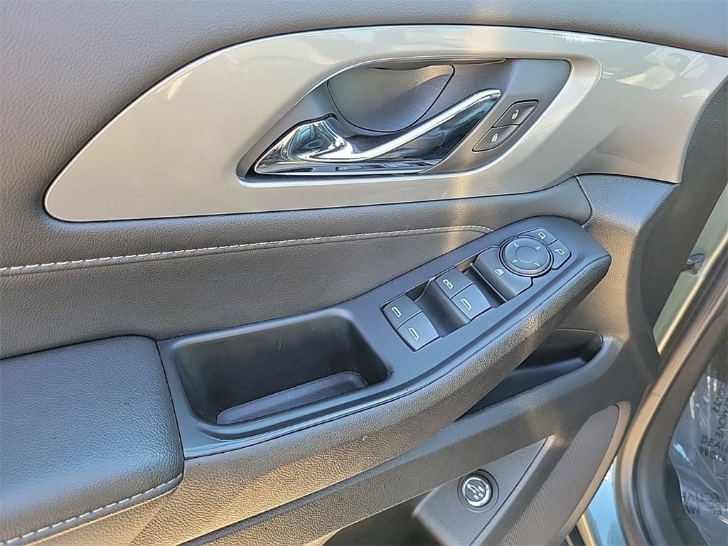 Used 2023 Chevrolet Traverse LT image 20