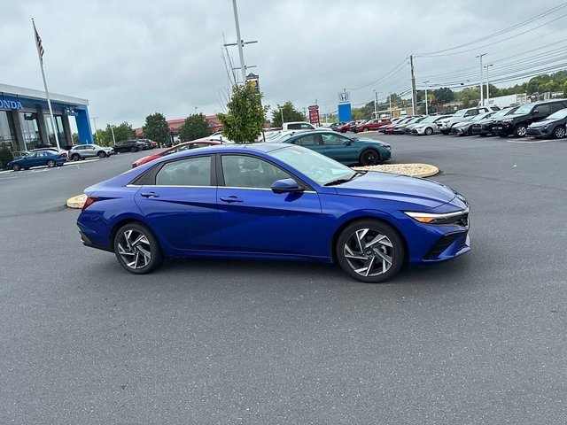 Used 2024 Hyundai Elantra Limited FWD image 4