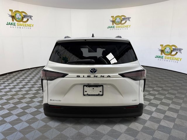 Used 2025 Toyota Sienna XLE w/ XLE Plus Package image 9