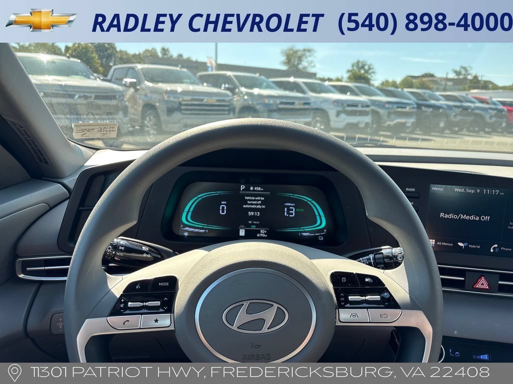Used 2025 Hyundai Elantra Hybrid FWD image 6
