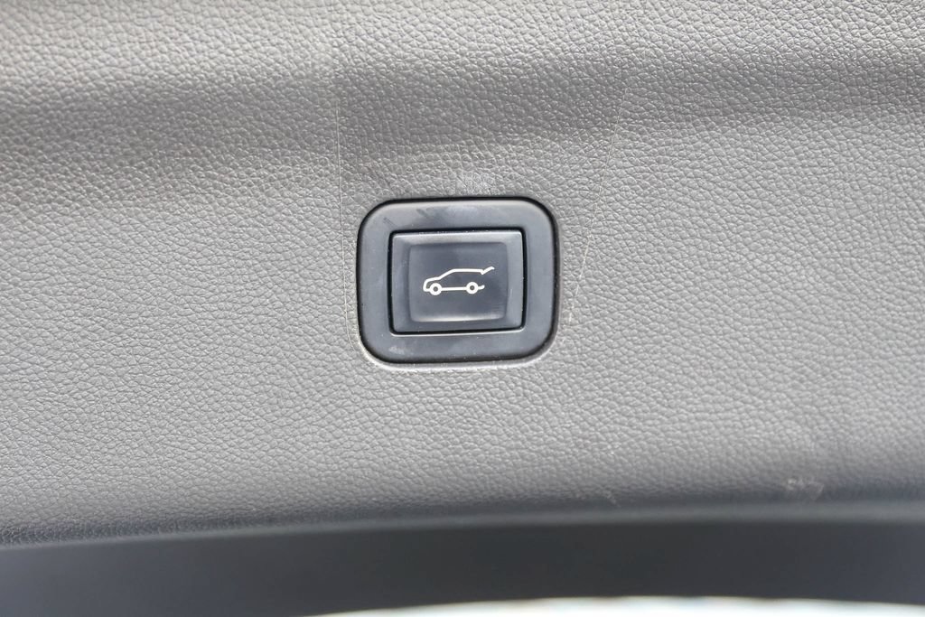 Used 2022 Buick Enclave Avenir w/ Avenir Technology Package AWD/4WD image 10