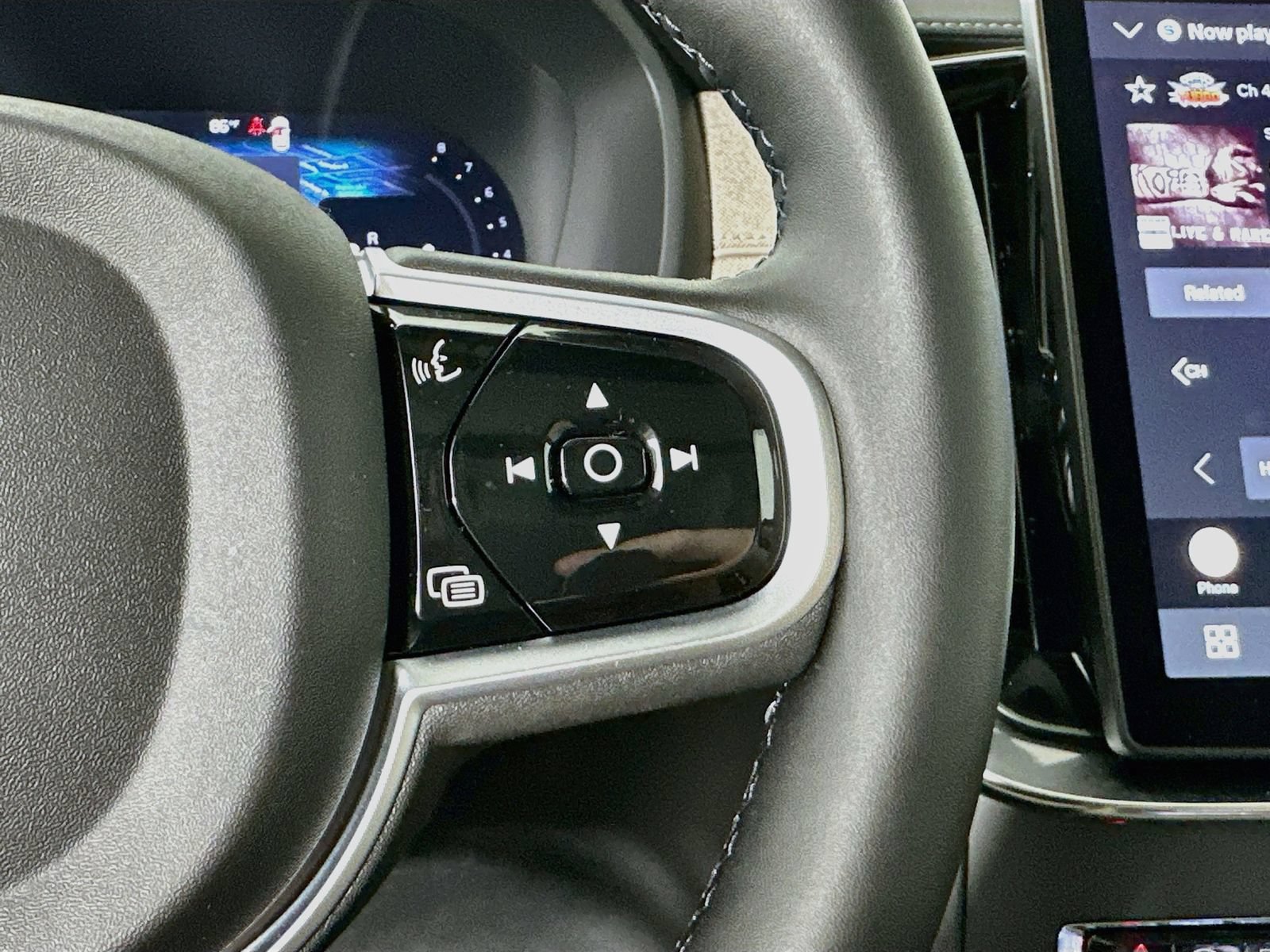 New 2026 Volvo XC90 B5 Core w/ Protection Package AWD/4WD image 19