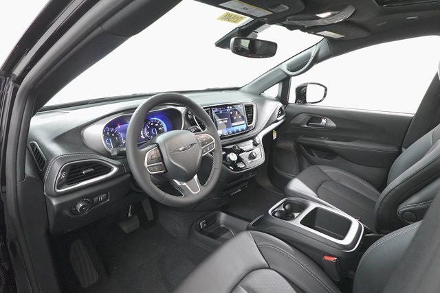 New 2026 Chrysler Pacifica Select image 15
