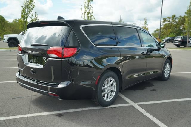 New 2026 Chrysler Voyager LX image 8