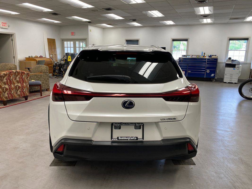 Used 2020 Lexus UX 250h w/ Premium Package image 8