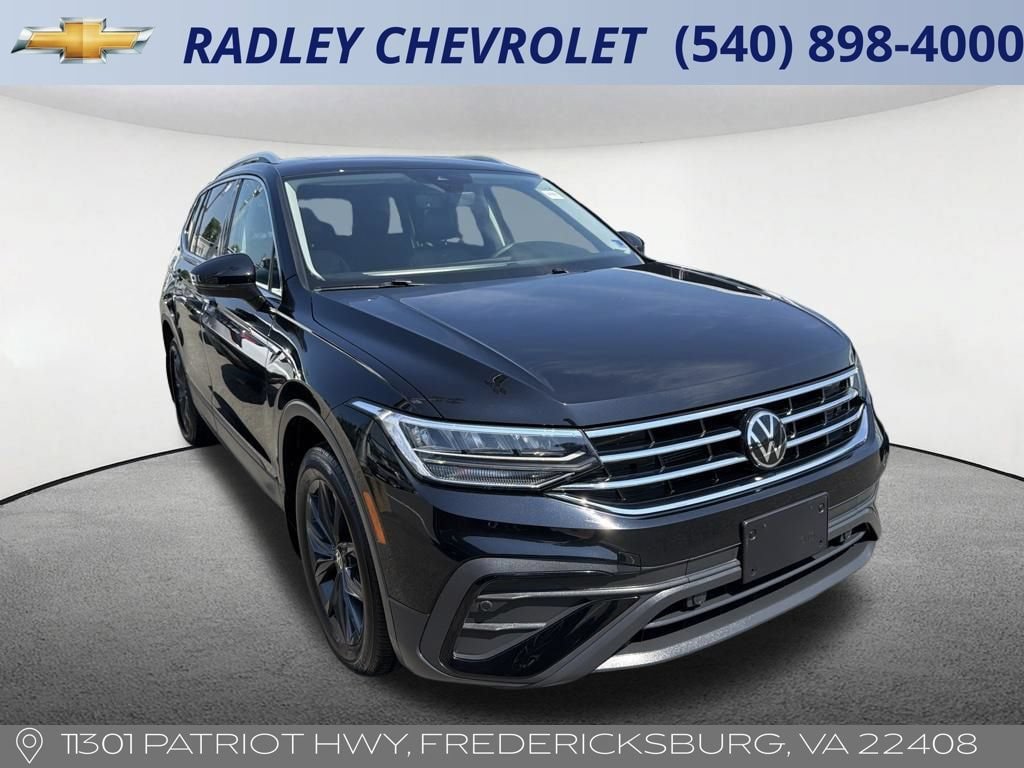 Used 2024 Volkswagen Tiguan SE w/ Panoramic Sunroof Package AWD/4WD image 4