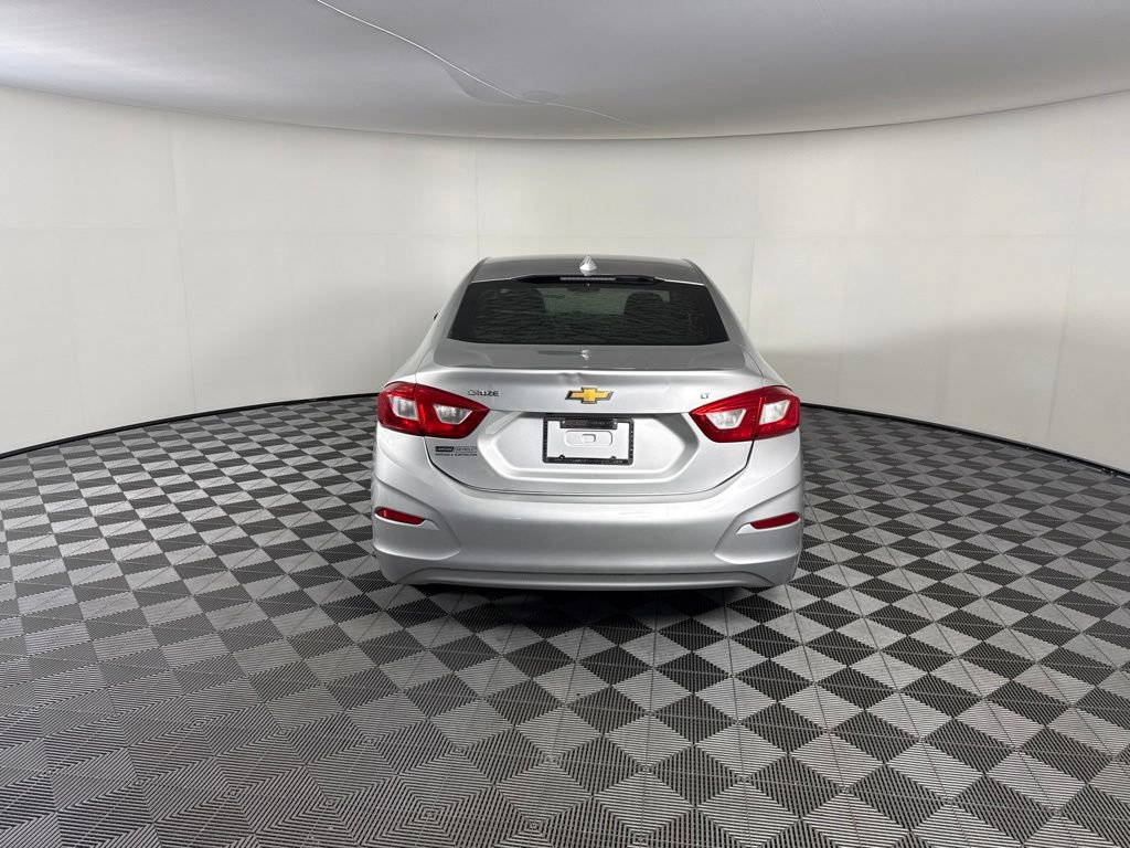 Used 2017 Chevrolet Cruze LT w/ LT Convenience Package FWD image 4