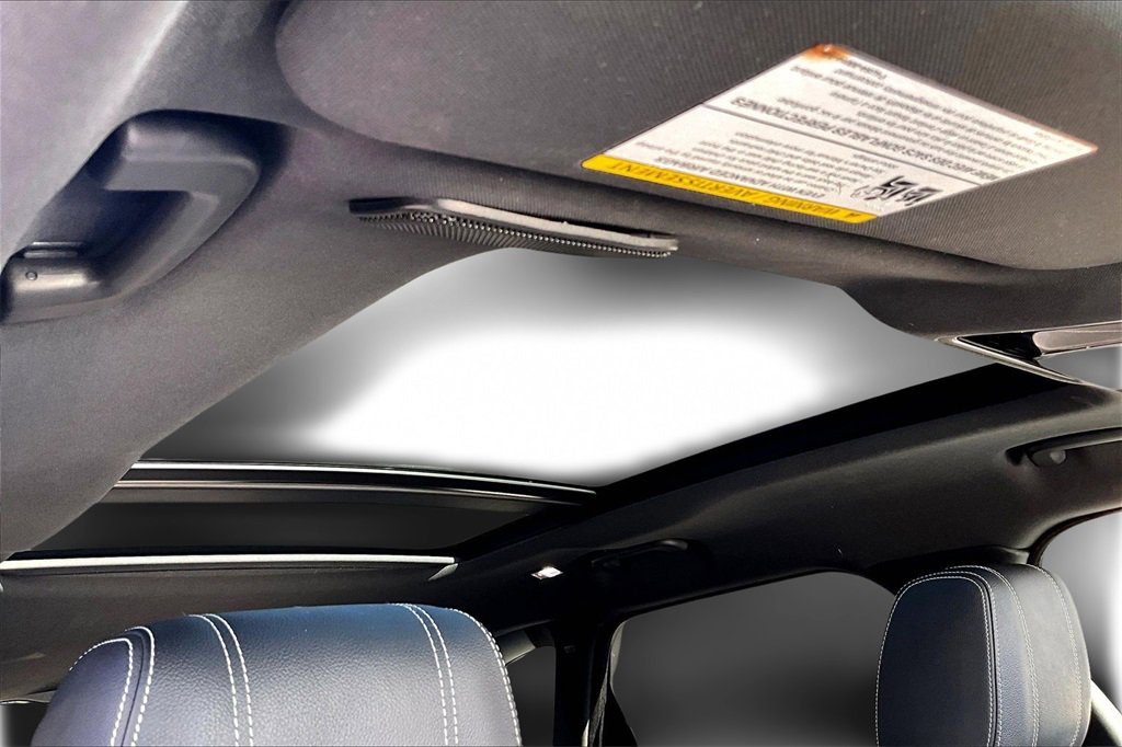 Used 2021 Land Rover Range Rover Velar R-Dynamic S image 25