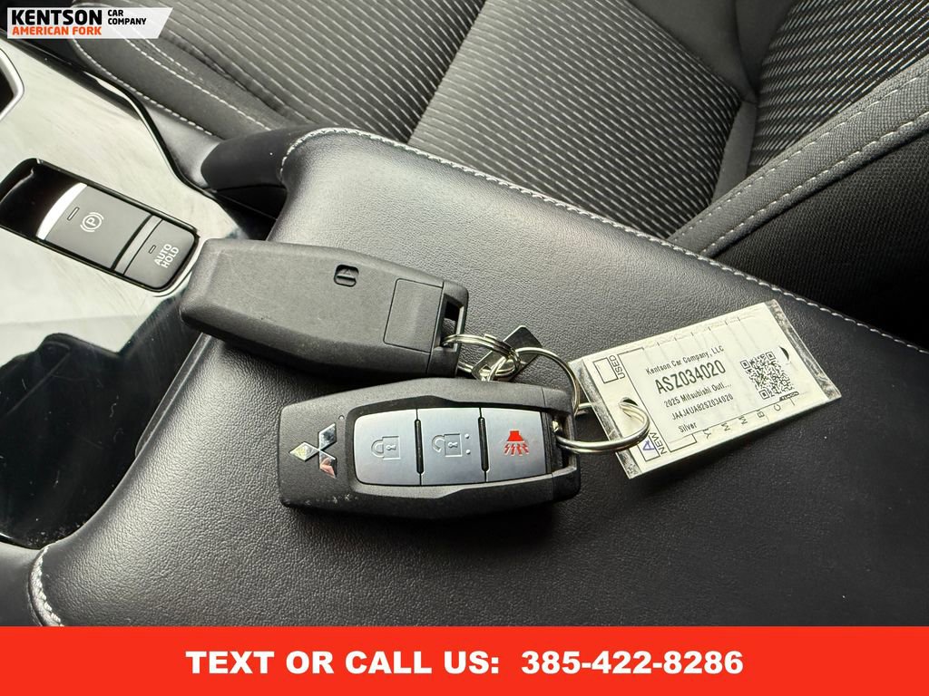 Used 2025 Mitsubishi Outlander ES image 40