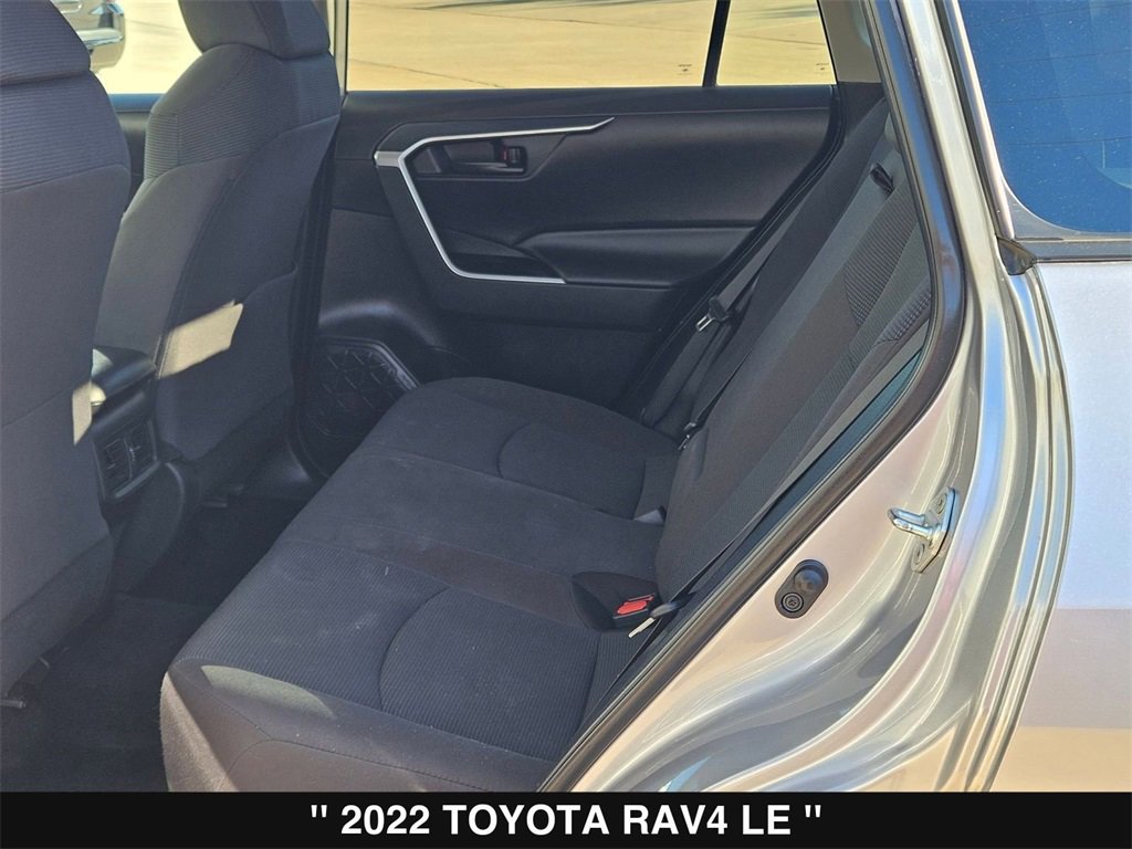 Used 2022 Toyota RAV4 LE image 17