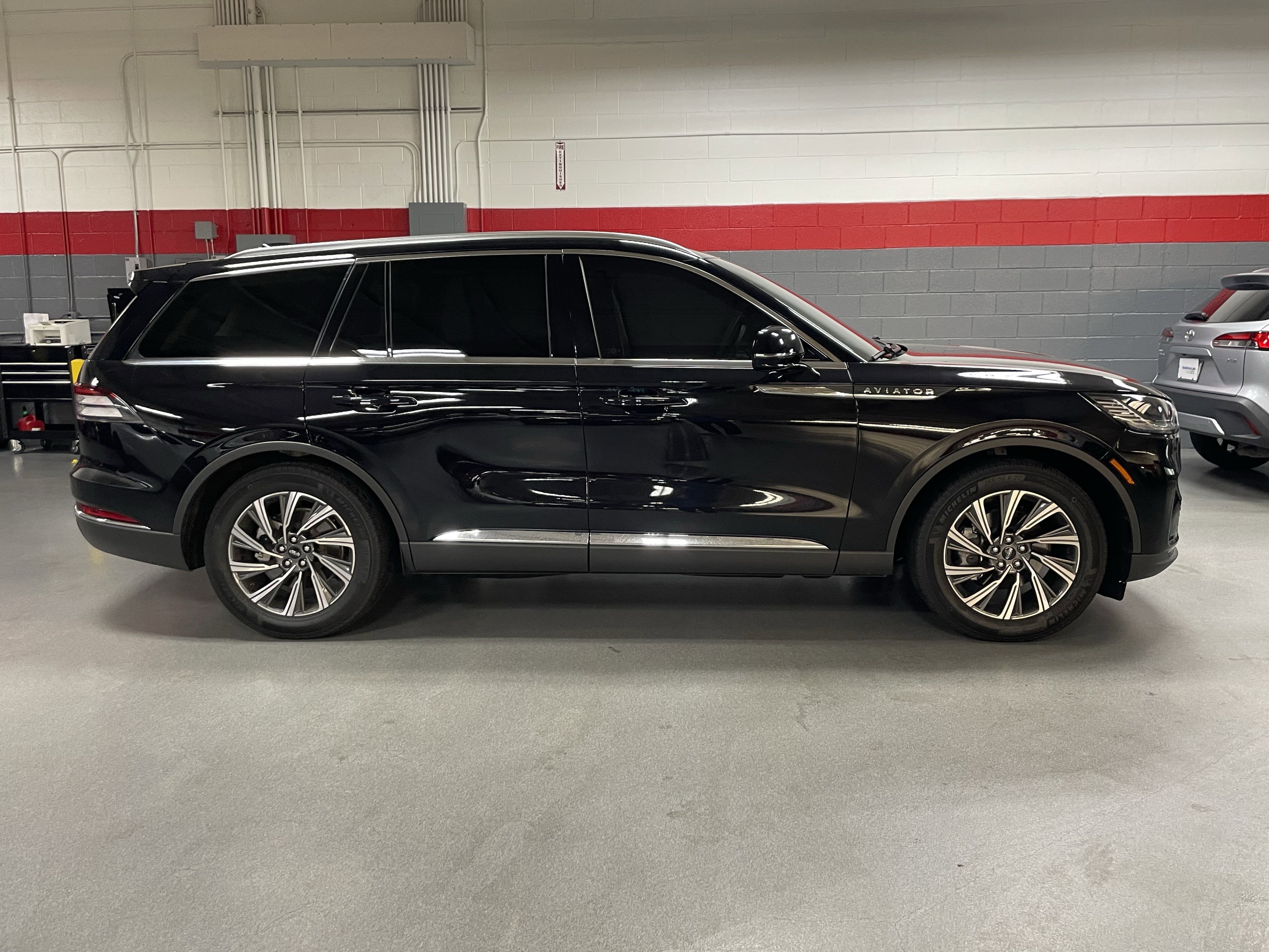 Used 2025 Lincoln Aviator 2WD image 7