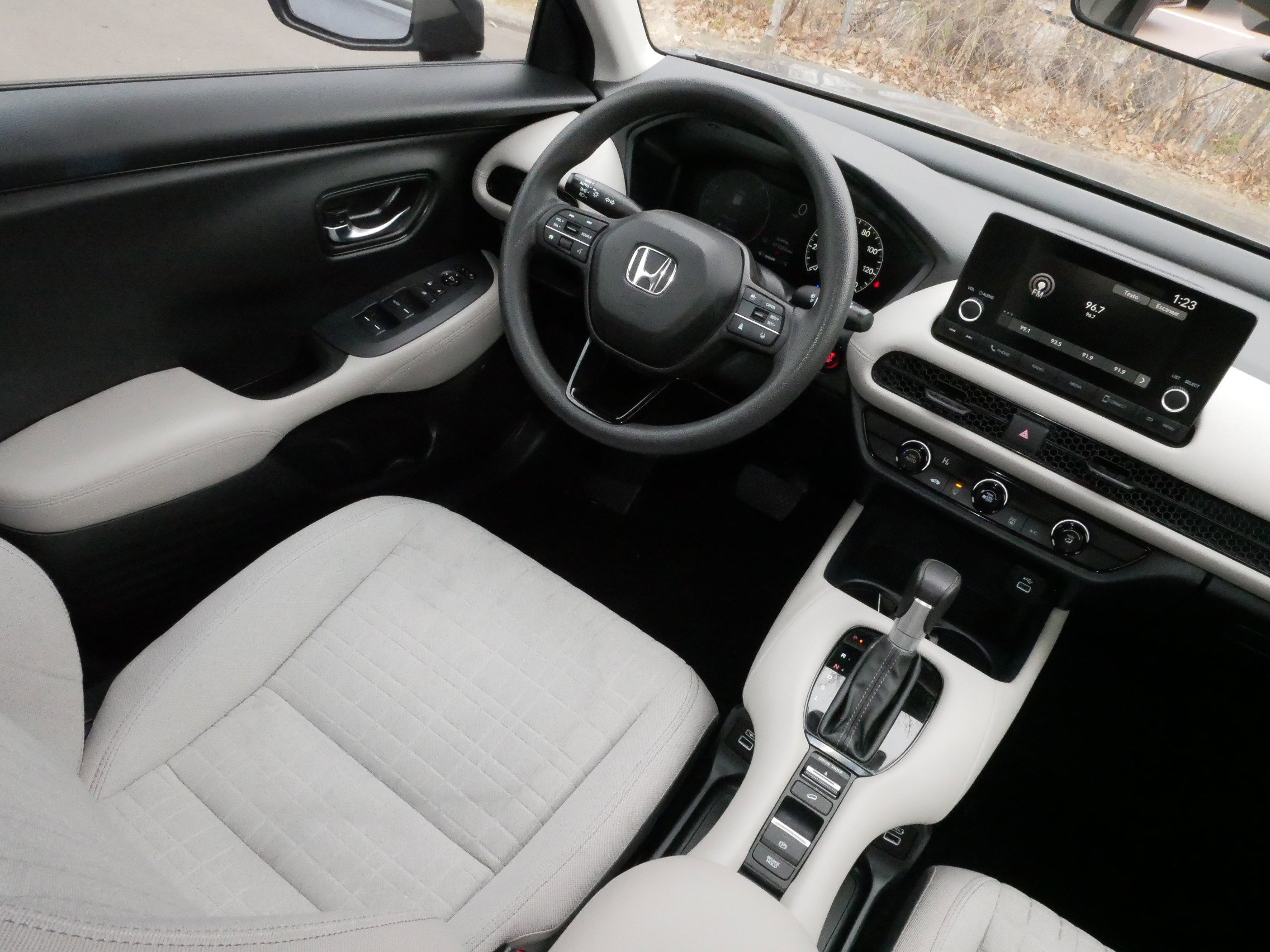 Certified 2023 Honda HR-V LX image 9