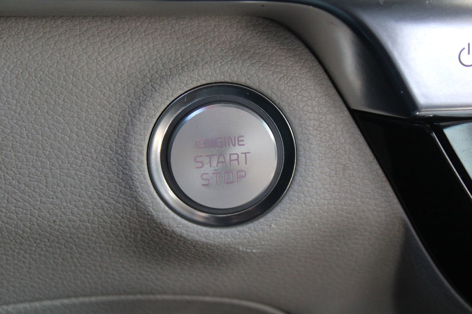 Certified 2022 Kia Telluride S image 33