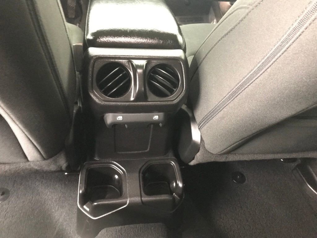 Used 2018 Jeep Wrangler Unlimited Sport S image 25