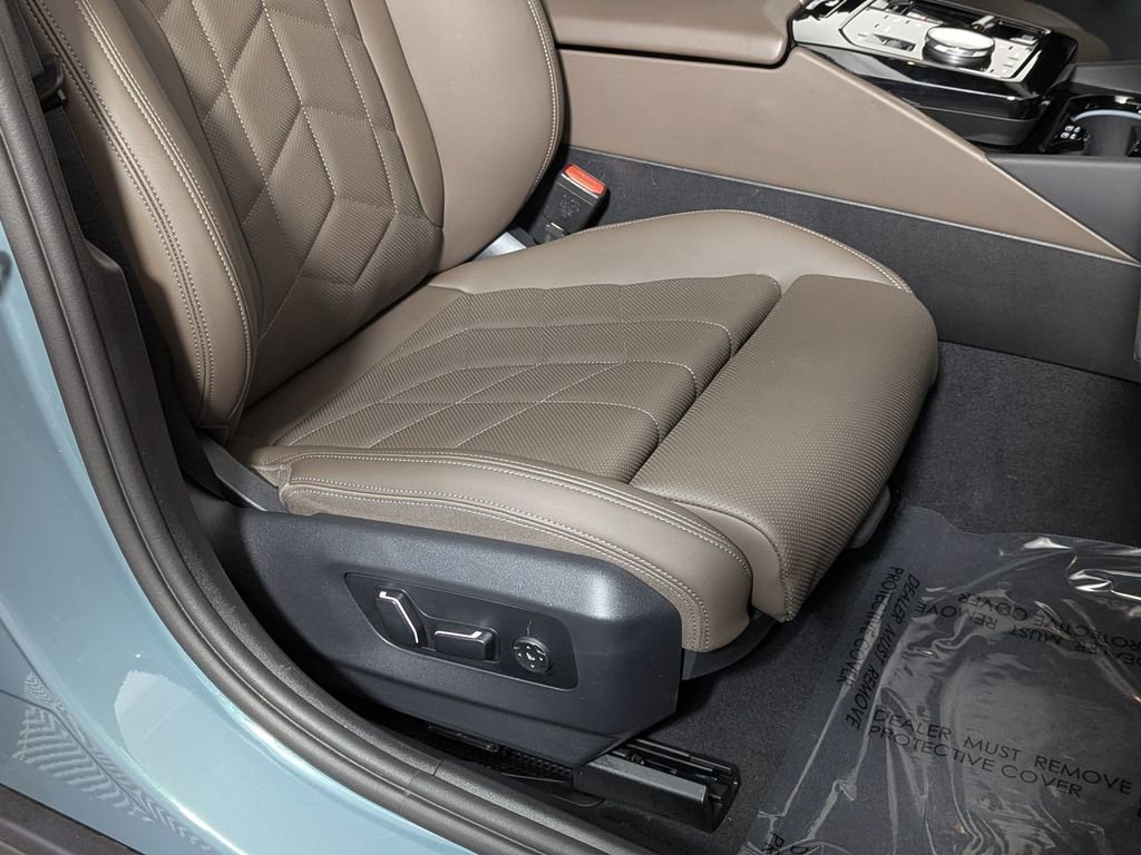 Used 2025 BMW 530i xDrive w/ Premium Package image 30