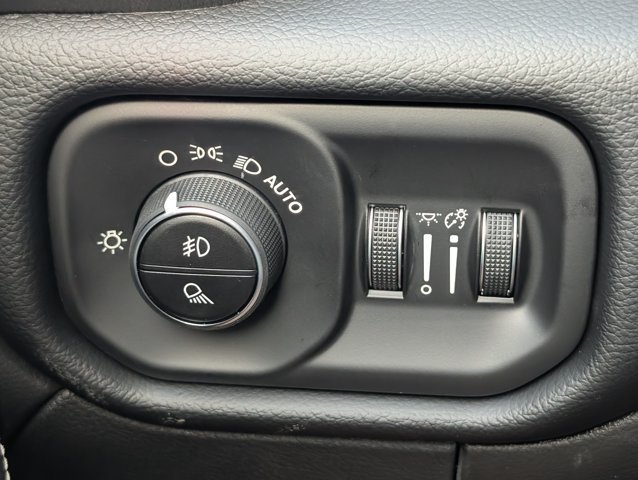 New 2026 RAM 3500 Laramie AWD/4WD image 24