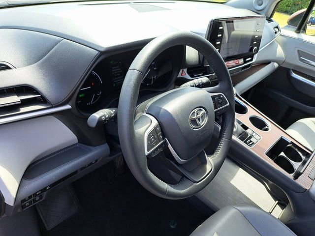 Certified 2022 Toyota Sienna XLE w/ XLE Plus Package FWD image 13