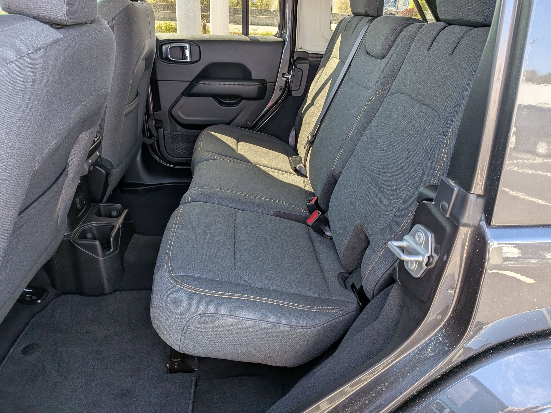Used 2025 Jeep Wrangler Sahara AWD/4WD image 27
