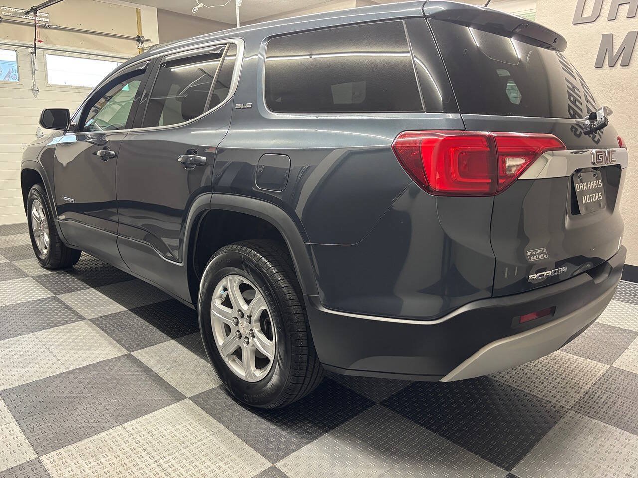 Used 2019 GMC Acadia SLE w/ LPO, Floor Liner Package FWD image 10