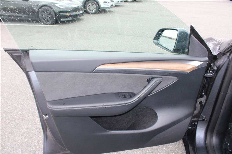 Used 2023 Tesla Model Y Long Range image 9
