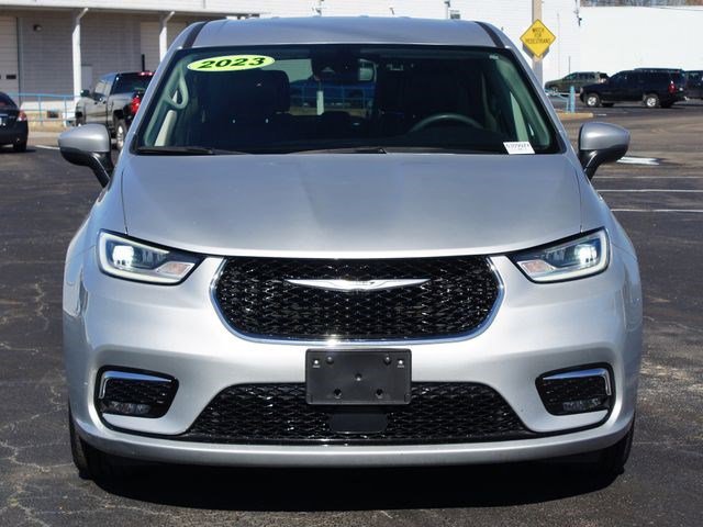 Used 2023 Chrysler Pacifica Touring-L image 23