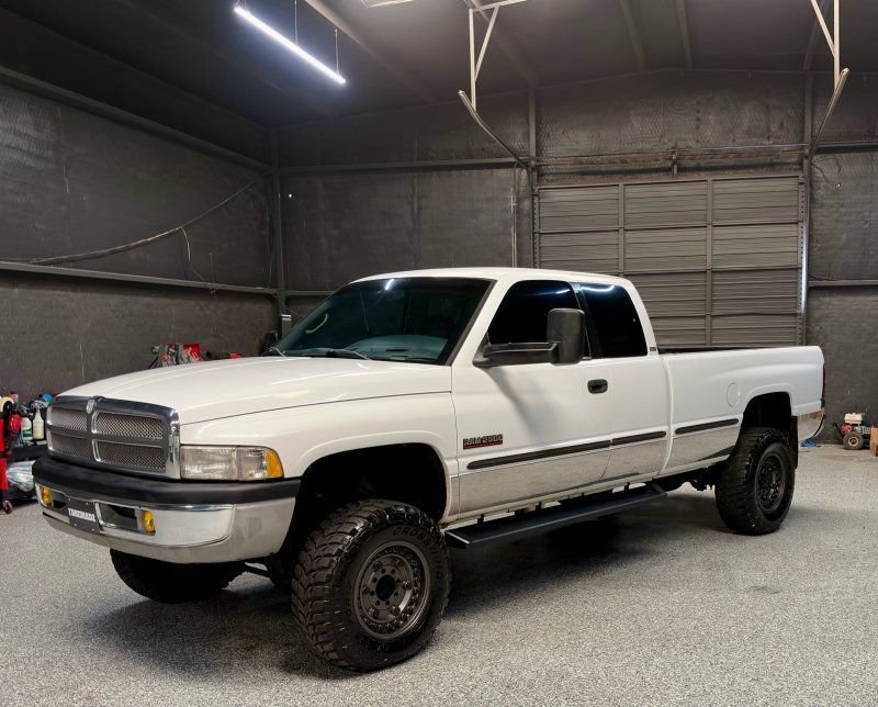 Used 1999 Dodge Ram 2500 Truck 4x4 Club Cab image 1