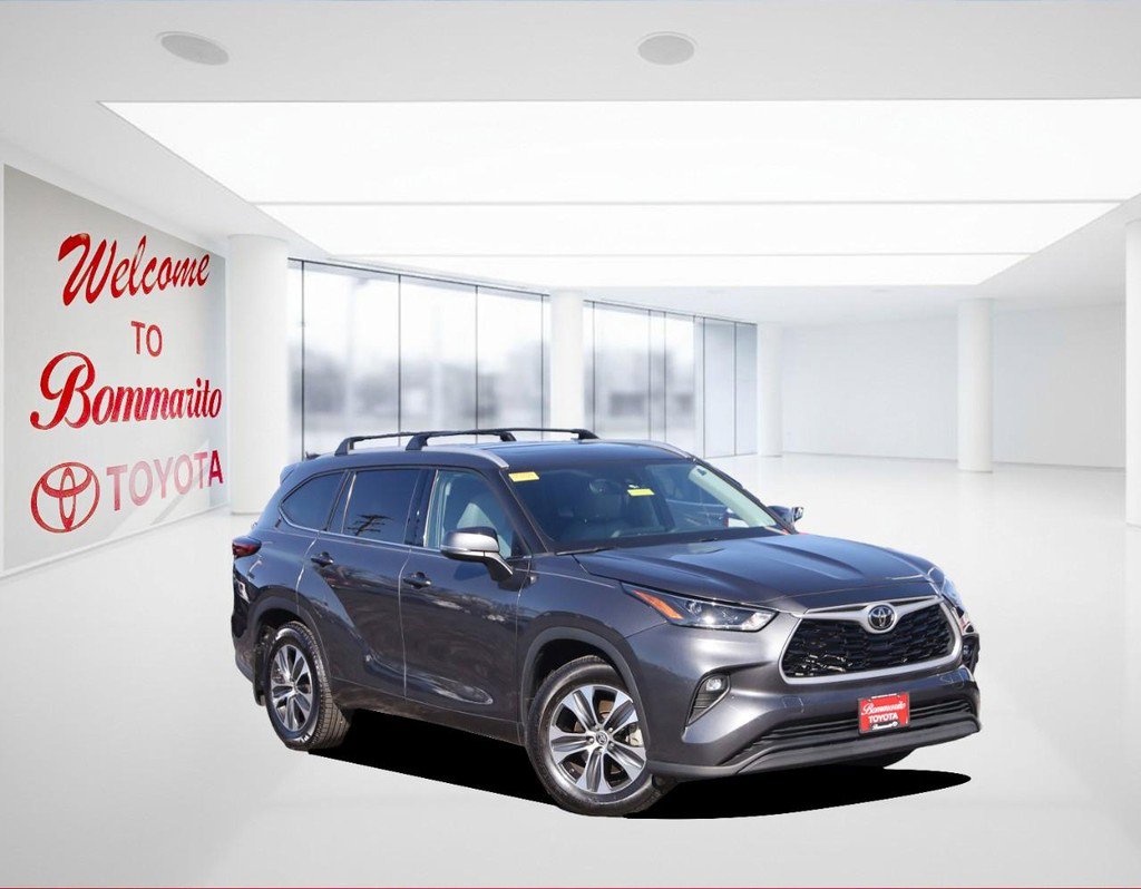 Used 2022 Toyota Highlander XLE image 2
