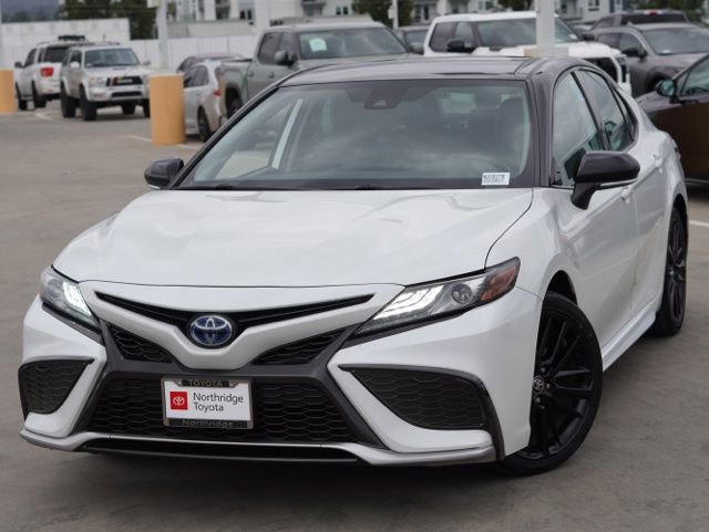 Used 2022 Toyota Camry XSE image 4