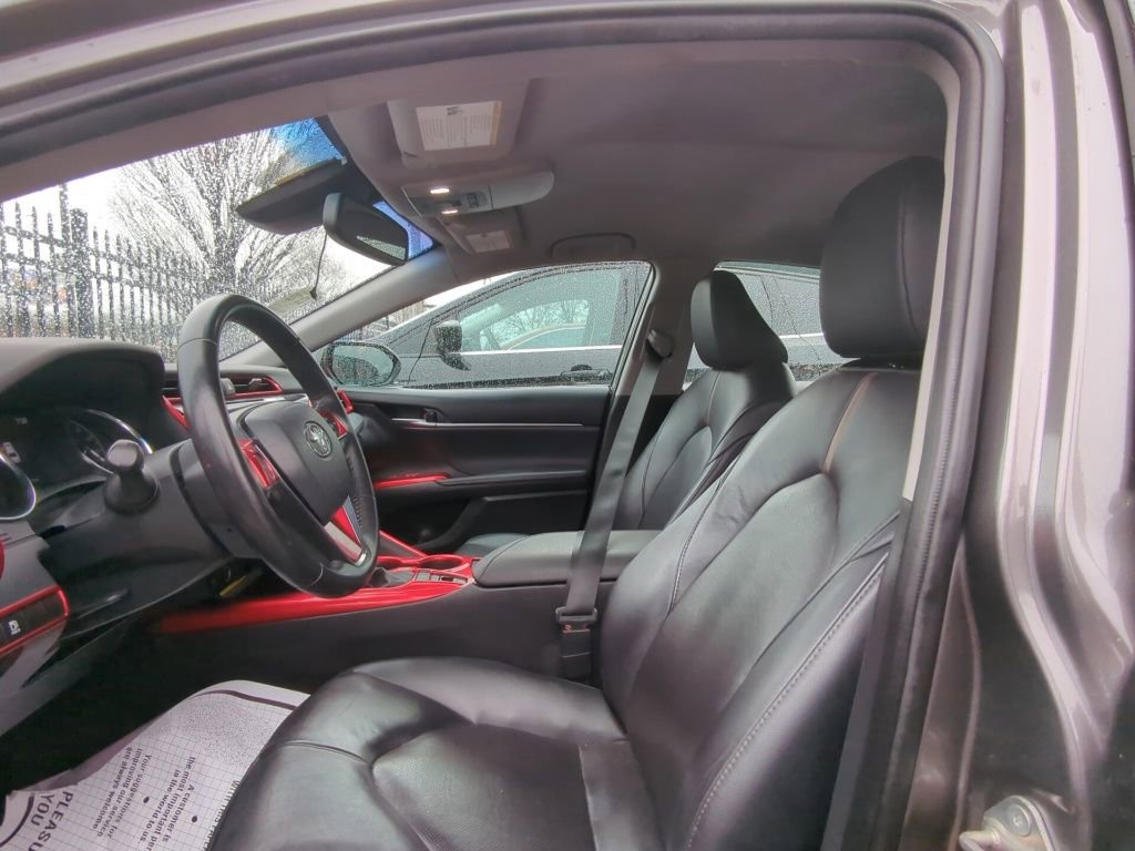 Used 2020 Toyota Camry XLE image 6