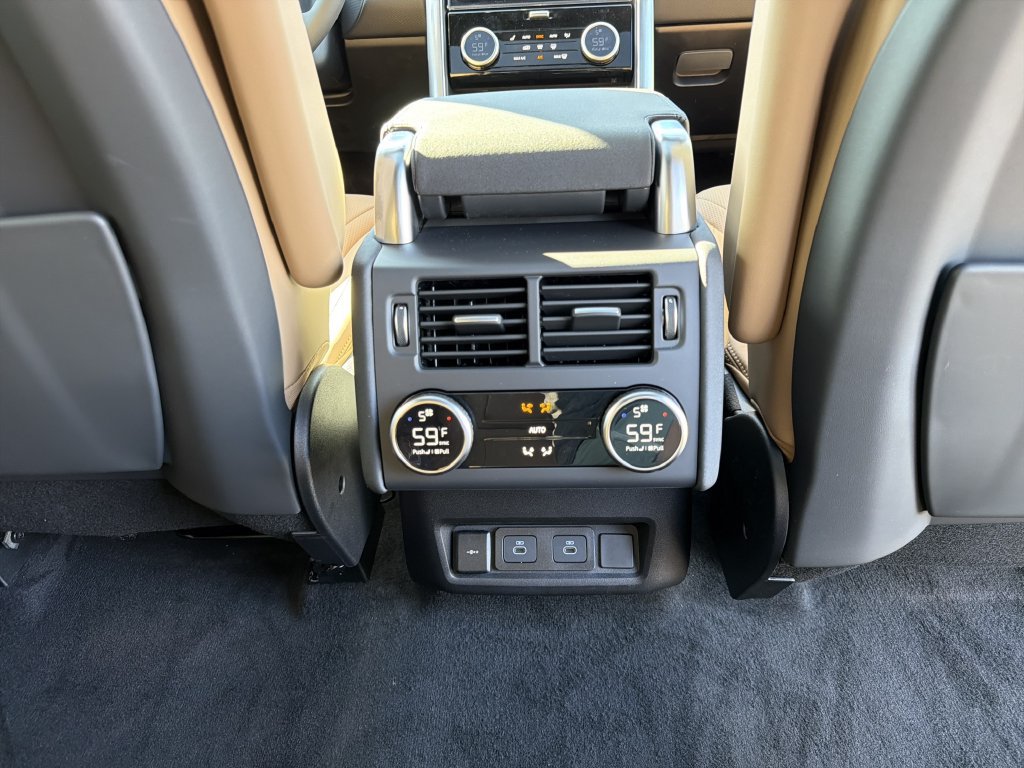 New 2026 Land Rover Discovery Limited Edition AWD/4WD image 19