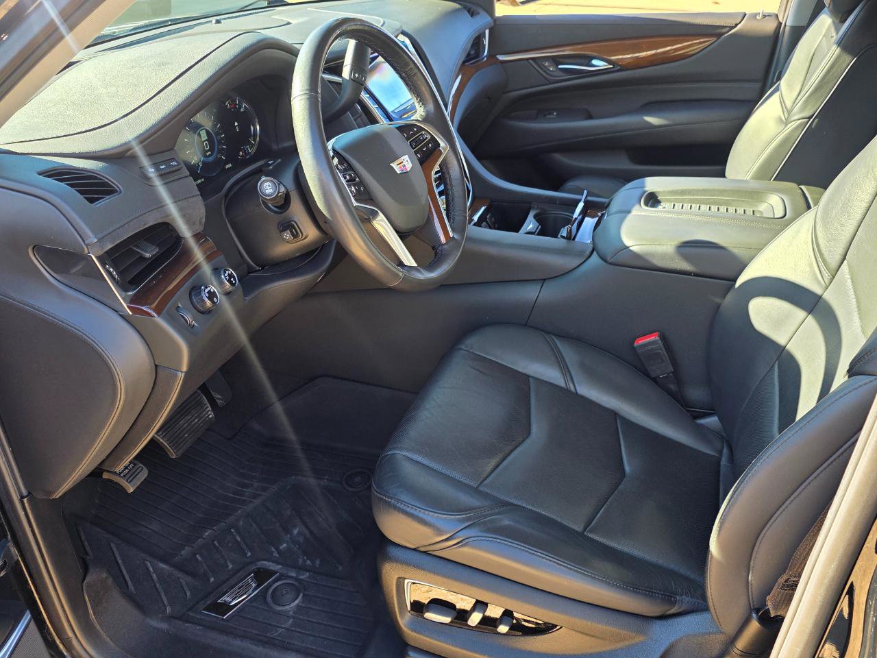 Used 2020 Cadillac Escalade Luxury image 9