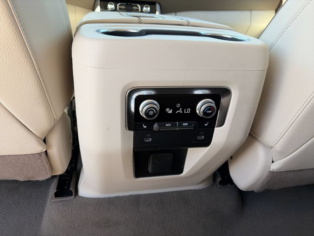 Used 2024 GMC Yukon XL Denali RWD image 28