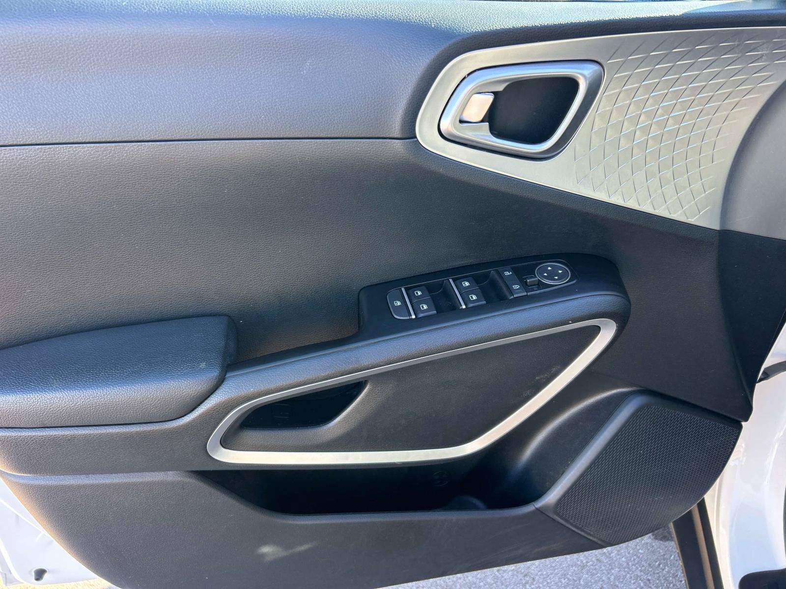 Used 2023 Kia Soul S FWD image 23
