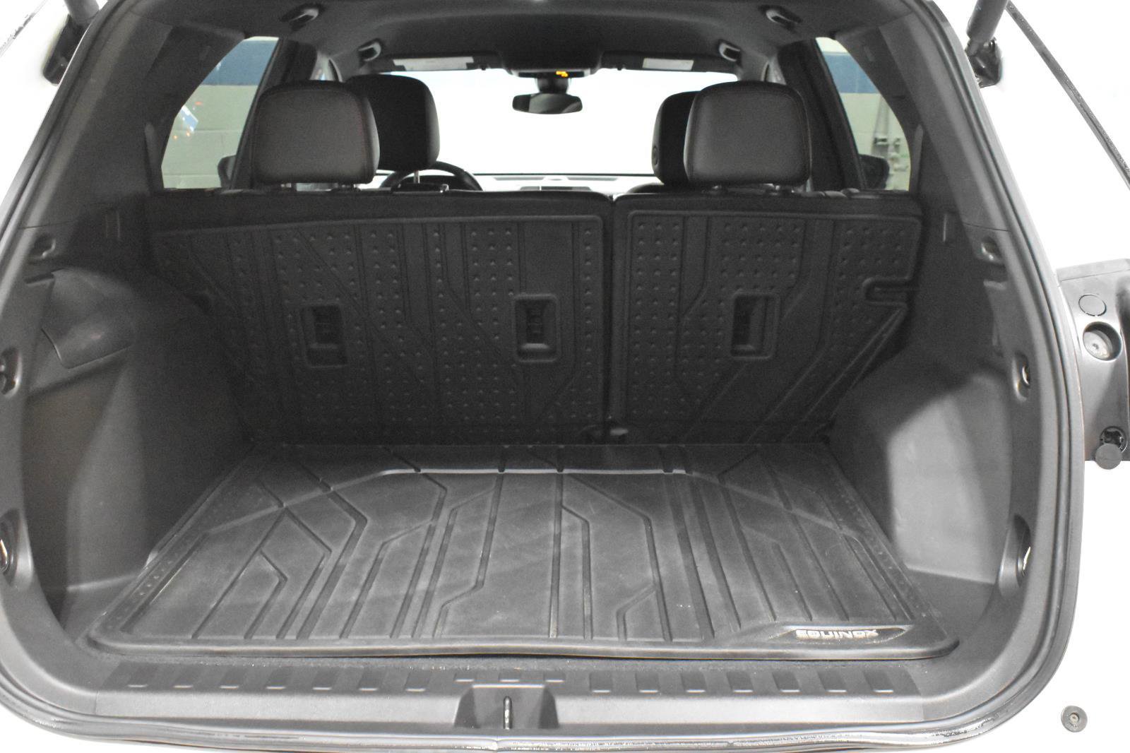 Used 2022 Chevrolet Equinox RS w/ RS Leather Package image 27