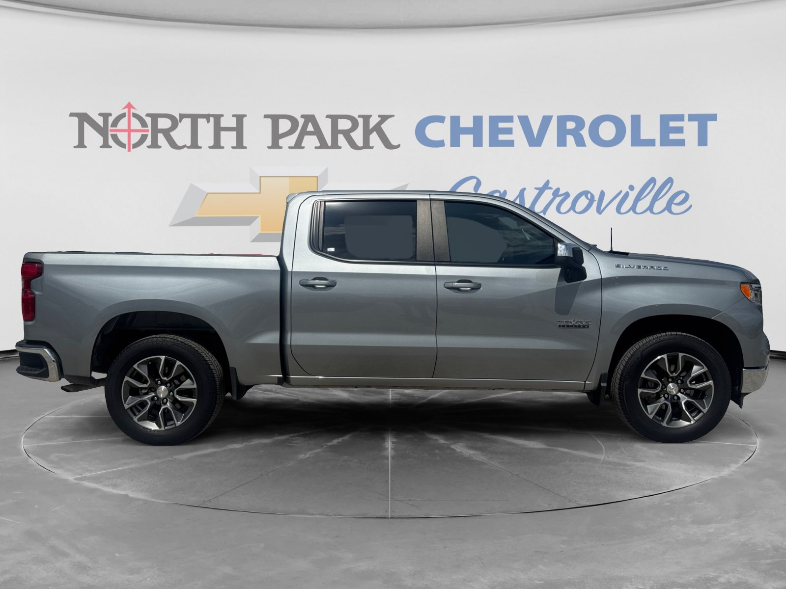 Used 2024 Chevrolet Silverado 1500 LT RWD image 4