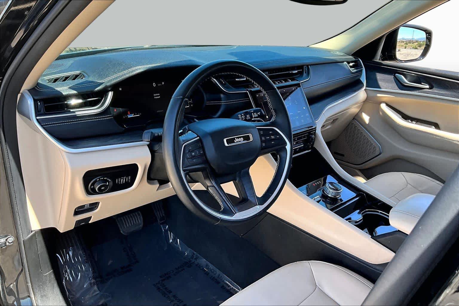Used 2022 Jeep Grand Cherokee L Limited AWD/4WD image 18