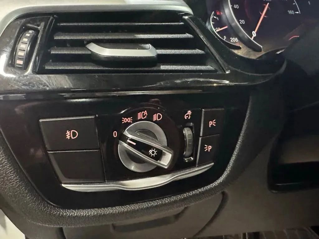 Used 2018 BMW 530i xDrive 530i xDrive image 27