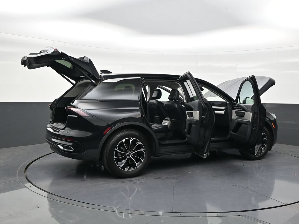 Used 2025 Lincoln Nautilus Premier AWD/4WD image 30