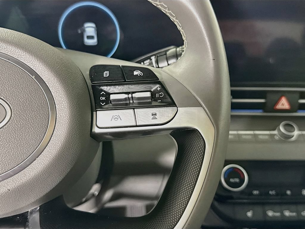 Certified 2025 Hyundai Elantra SEL FWD image 23
