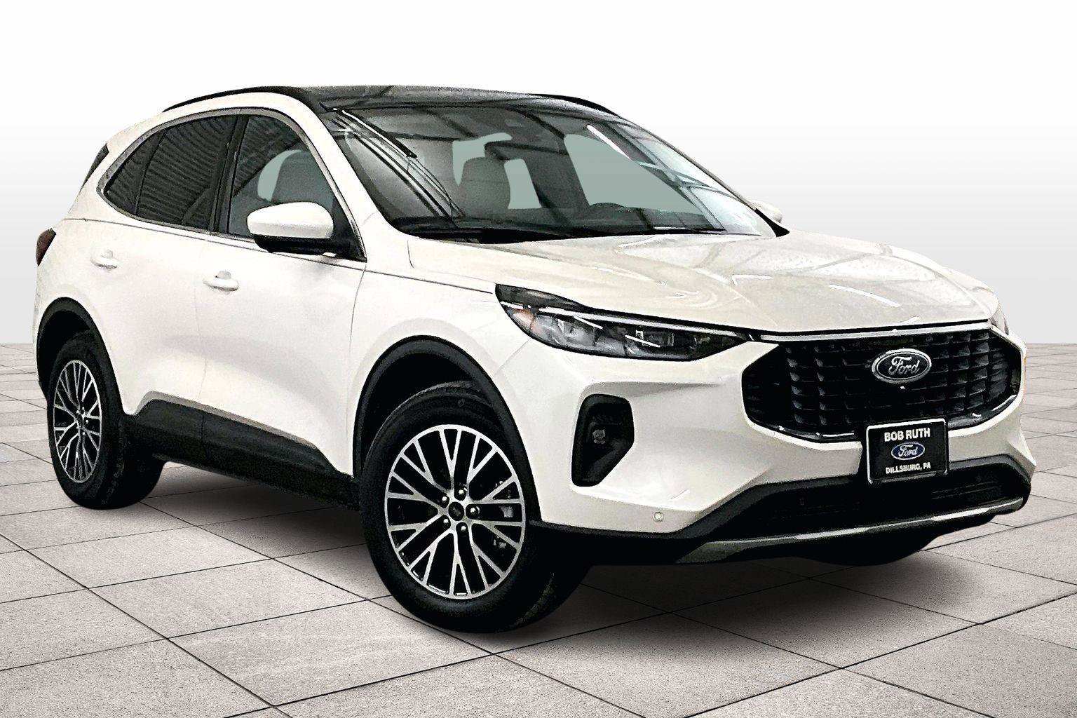 Used 2025 Ford Escape SE w/ PHEV Premium Package image 2