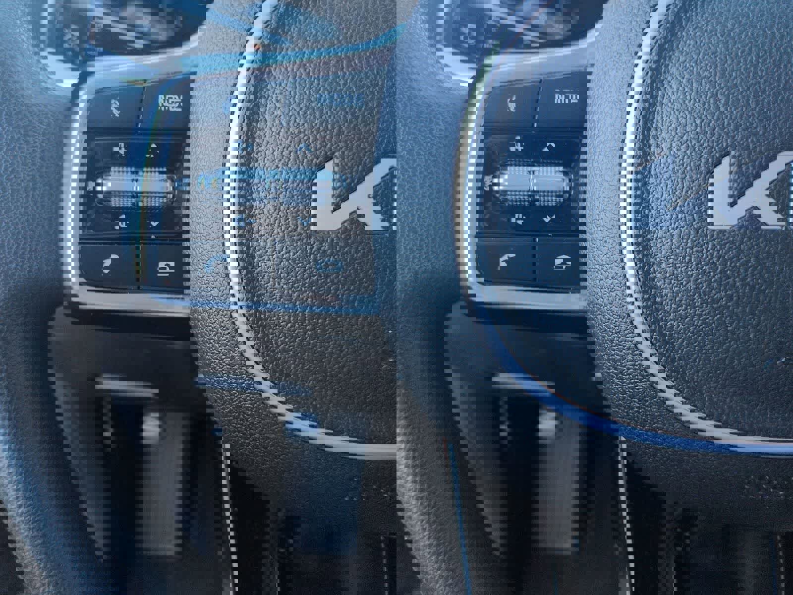 Used 2022 Kia Sorento LX image 22