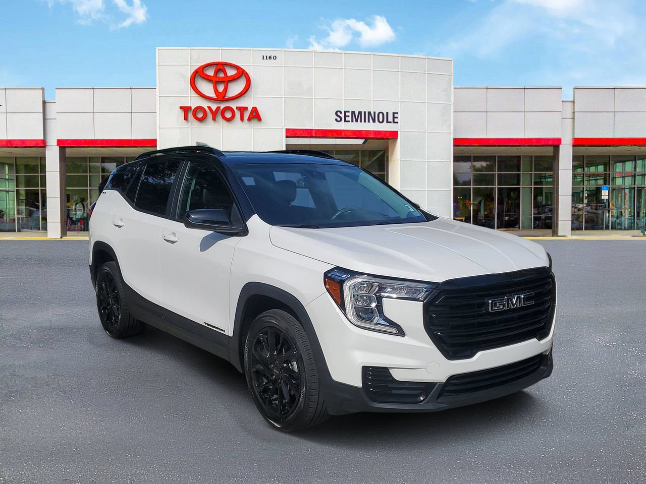 Used 2023 GMC Terrain SLE w/ Driver Convenience Package FWD image 2