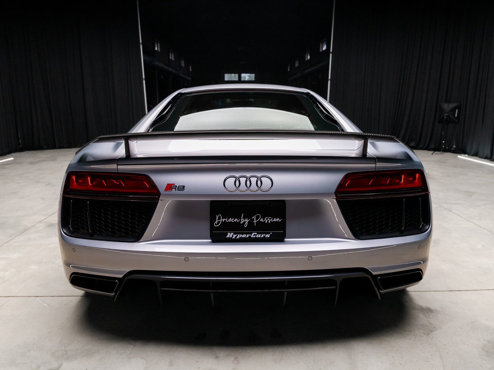 Used 2018 Audi R8 V10 w/ Premium Package image 11