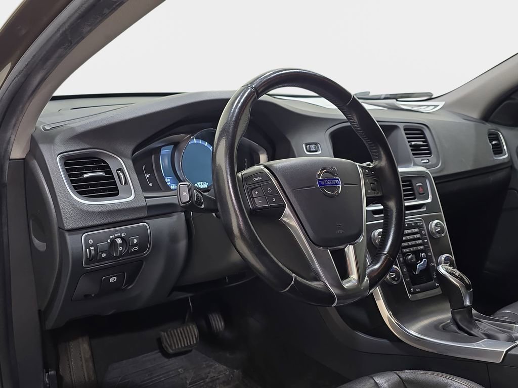 Used 2016 Volvo V60 T5 Cross Country w/ Convenience Package image 18