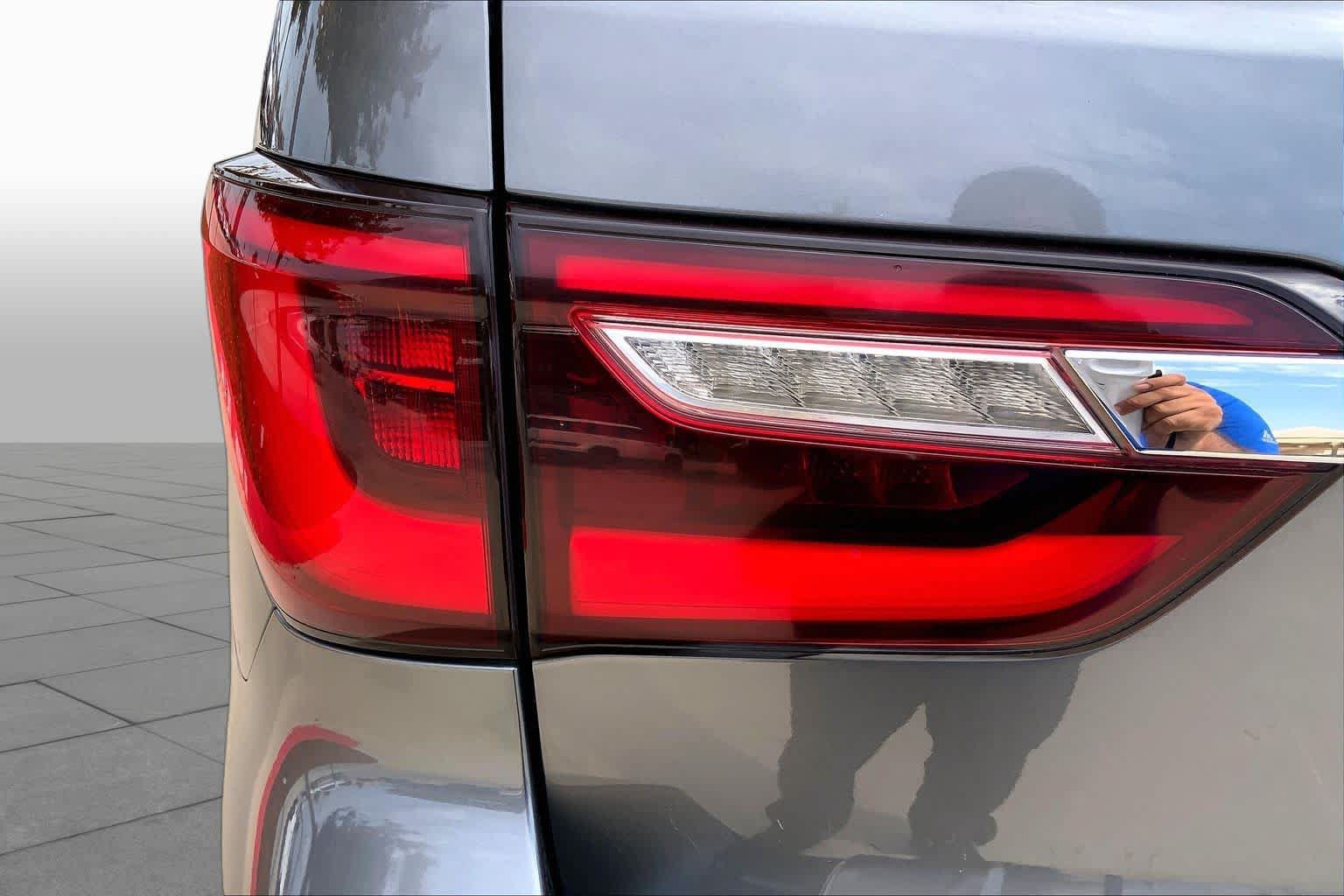 Used 2019 INFINITI QX80 Luxe w/ All-Season Package AWD/4WD image 27