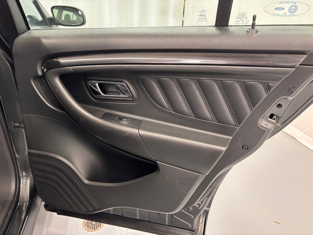 Used 2018 Ford Taurus SHO AWD/4WD image 27