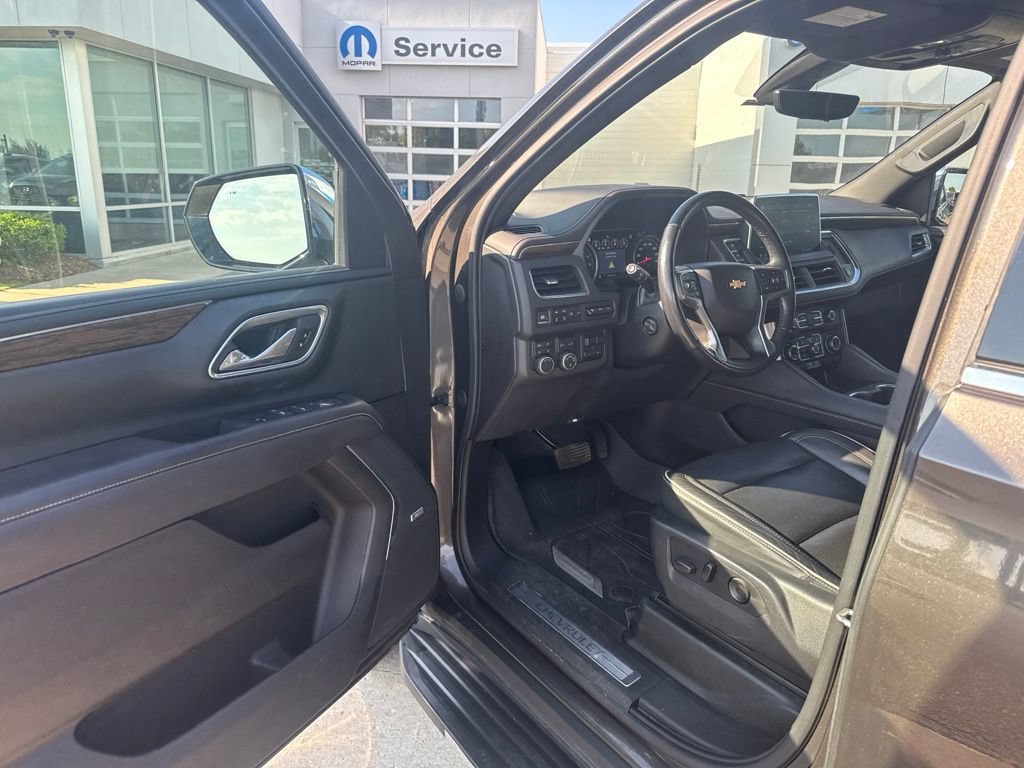 Used 2021 Chevrolet Suburban Premier w/ Premium Package AWD/4WD image 8